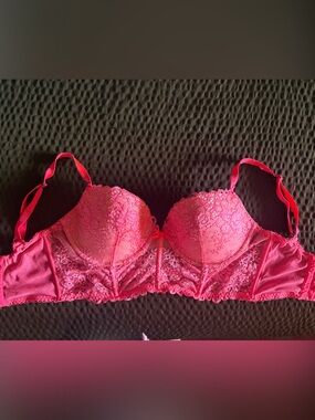 Victoria’s Secret Lace Underwire Bra - Pink